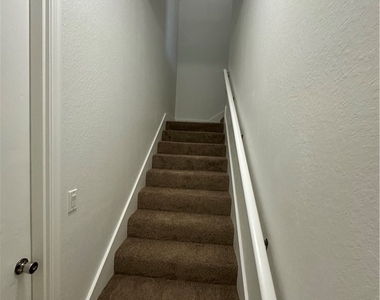 4910 Sw 17th Place - Photo Thumbnail 13