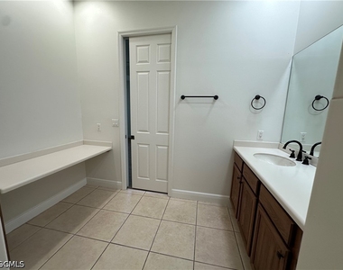 4910 Sw 17th Place - Photo Thumbnail 24