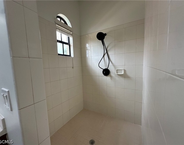4910 Sw 17th Place - Photo Thumbnail 9