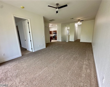 4910 Sw 17th Place - Photo Thumbnail 2