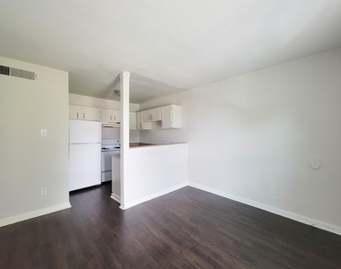 101 Brookside Lane - Photo Thumbnail 4