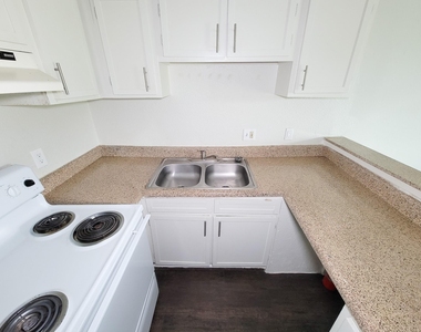 101 Brookside Lane - Photo Thumbnail 10