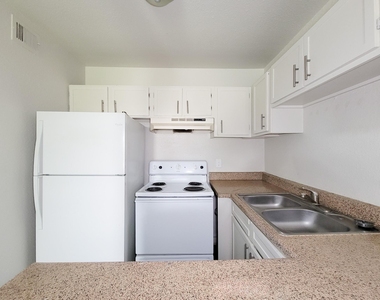 101 Brookside Lane - Photo Thumbnail 12