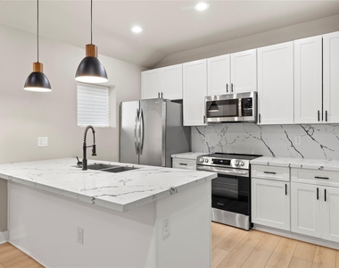 2406 Truxillo Street - Photo Thumbnail 10