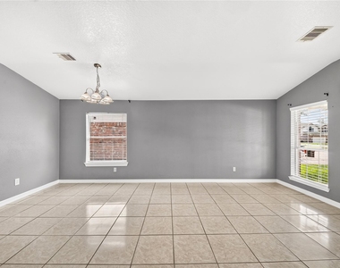 10515 Evergreen Street - Photo Thumbnail 6