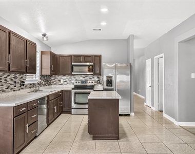 10515 Evergreen Street - Photo Thumbnail 13