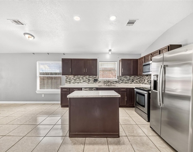 10515 Evergreen Street - Photo Thumbnail 11