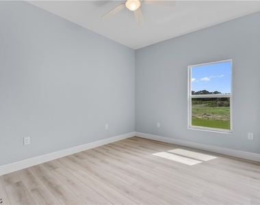 702 Broadway Avenue - Photo Thumbnail 14