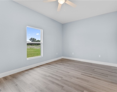 702 Broadway Avenue - Photo Thumbnail 17
