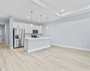 702 Broadway Avenue - Photo Thumbnail 5