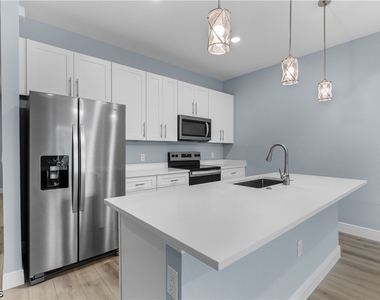 702 Broadway Avenue - Photo Thumbnail 4