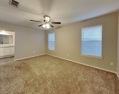 31 S White Pebble Court - Photo Thumbnail 6