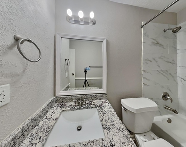 31 S White Pebble Court - Photo Thumbnail 14