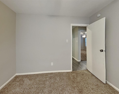 31 S White Pebble Court - Photo Thumbnail 8