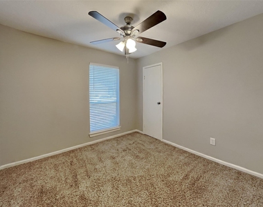 31 S White Pebble Court - Photo Thumbnail 9