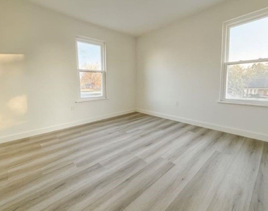 1411 Kingston Drive - Photo Thumbnail 4