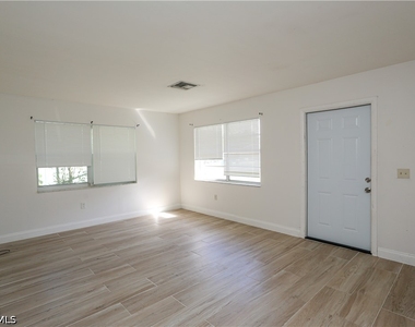 1095 San Remo Avenue - Photo Thumbnail 1