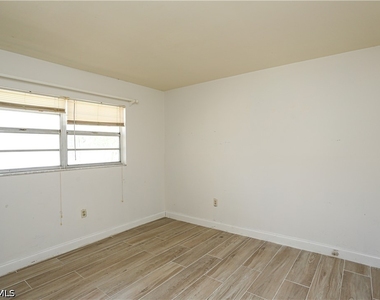 1095 San Remo Avenue - Photo Thumbnail 4