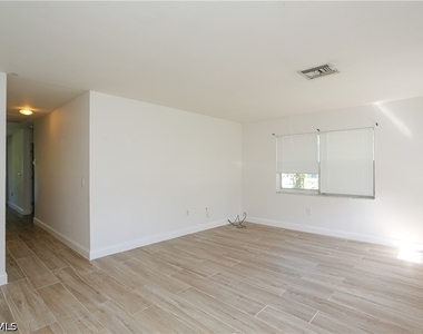 1095 San Remo Avenue - Photo Thumbnail 2