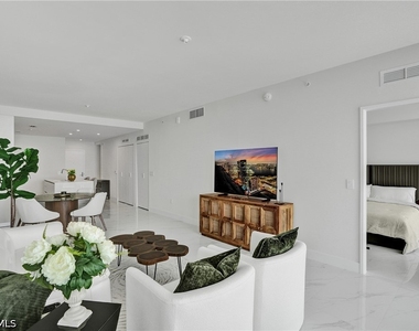 700 Ne 24th Street - Photo Thumbnail 5