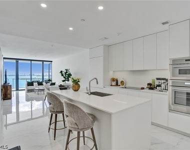 700 Ne 24th Street - Photo Thumbnail 1