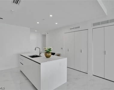 700 Ne 24th Street - Photo Thumbnail 3