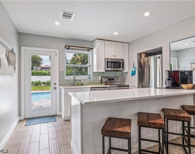 791 94th Avenue N - Photo Thumbnail 12