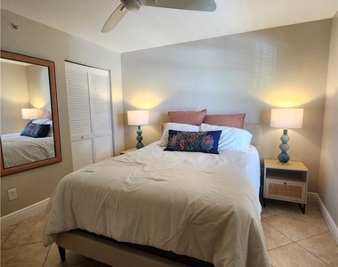9640 Victoria Lane - Photo Thumbnail 14