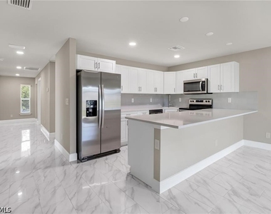 2215 Kenneth Avenue S - Photo Thumbnail 9