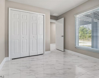 2215 Kenneth Avenue S - Photo Thumbnail 3