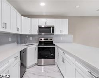2215 Kenneth Avenue S - Photo Thumbnail 1