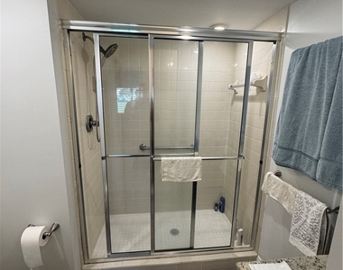 5975 Bloomfield Circle - Photo Thumbnail 10