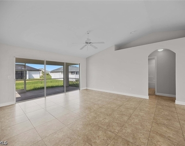 915 Ne 10th Lane - Photo Thumbnail 5