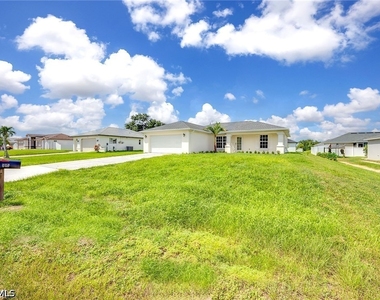 915 Ne 10th Lane - Photo Thumbnail 2