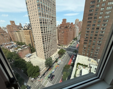 200 East 71st Street - Photo Thumbnail 5