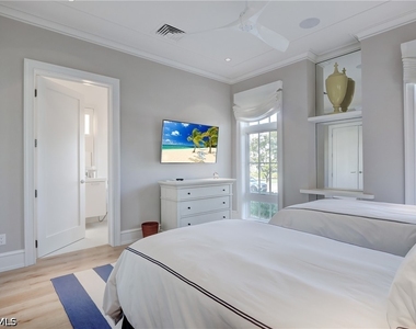 942 9th Avenue S - Photo Thumbnail 7