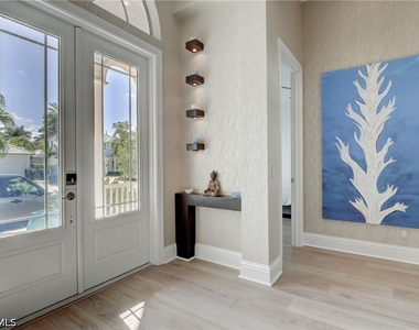 687 9th Avenue S - Photo Thumbnail 3