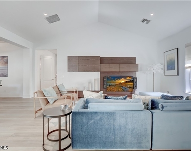 687 9th Avenue S - Photo Thumbnail 11