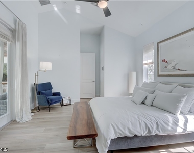 687 9th Avenue S - Photo Thumbnail 6