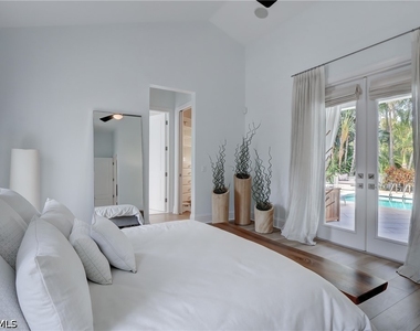 687 9th Avenue S - Photo Thumbnail 5