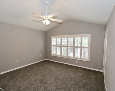 1055 Albany Court - Photo Thumbnail 9