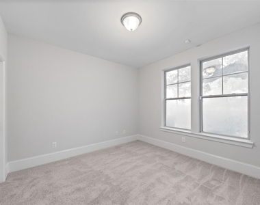 1823 Drew Street - Photo Thumbnail 6