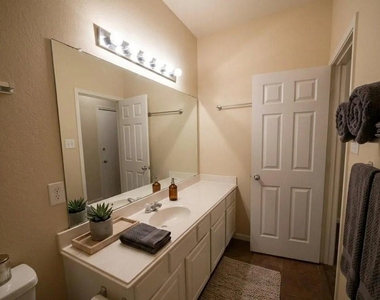 21522 Pointed Oak Lane - Photo Thumbnail 10