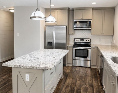 1624 Sealy - Photo Thumbnail 2