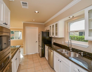 2815 Manila Lane - Photo Thumbnail 11