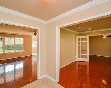 2815 Manila Lane - Photo Thumbnail 7
