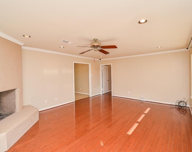 2815 Manila Lane - Photo Thumbnail 8