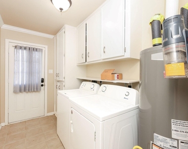 2815 Manila Lane - Photo Thumbnail 20