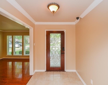 2815 Manila Lane - Photo Thumbnail 4