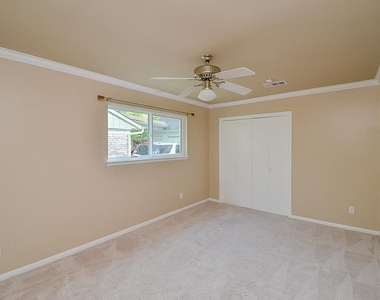 2815 Manila Lane - Photo Thumbnail 17